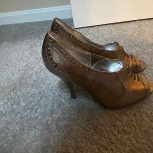 Jessica Simpson peep toe